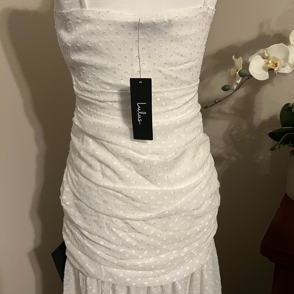 New with Tags Lulu's White Ruffled Maxi Dress XS - Picture 5 of 5